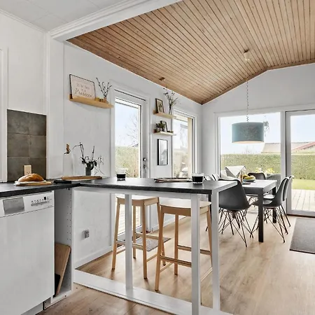 2 Bedroom Awesome In Vakantiehuis