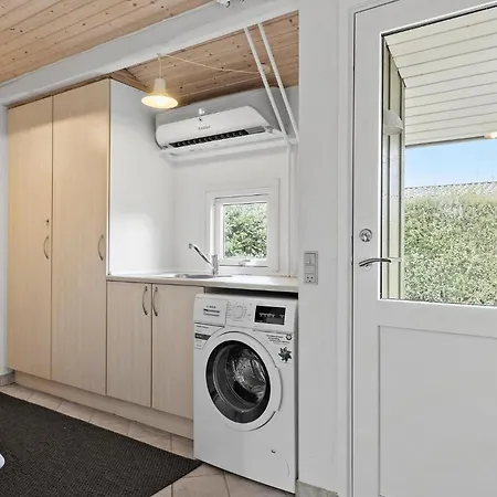 2 Bedroom Awesome In Vakantiehuis *