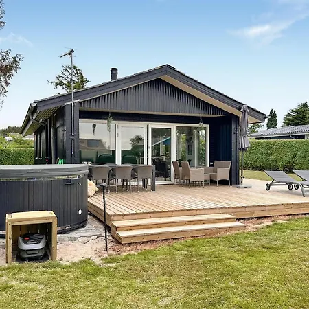 2 Bedroom Awesome In Vakantiehuis Bogense